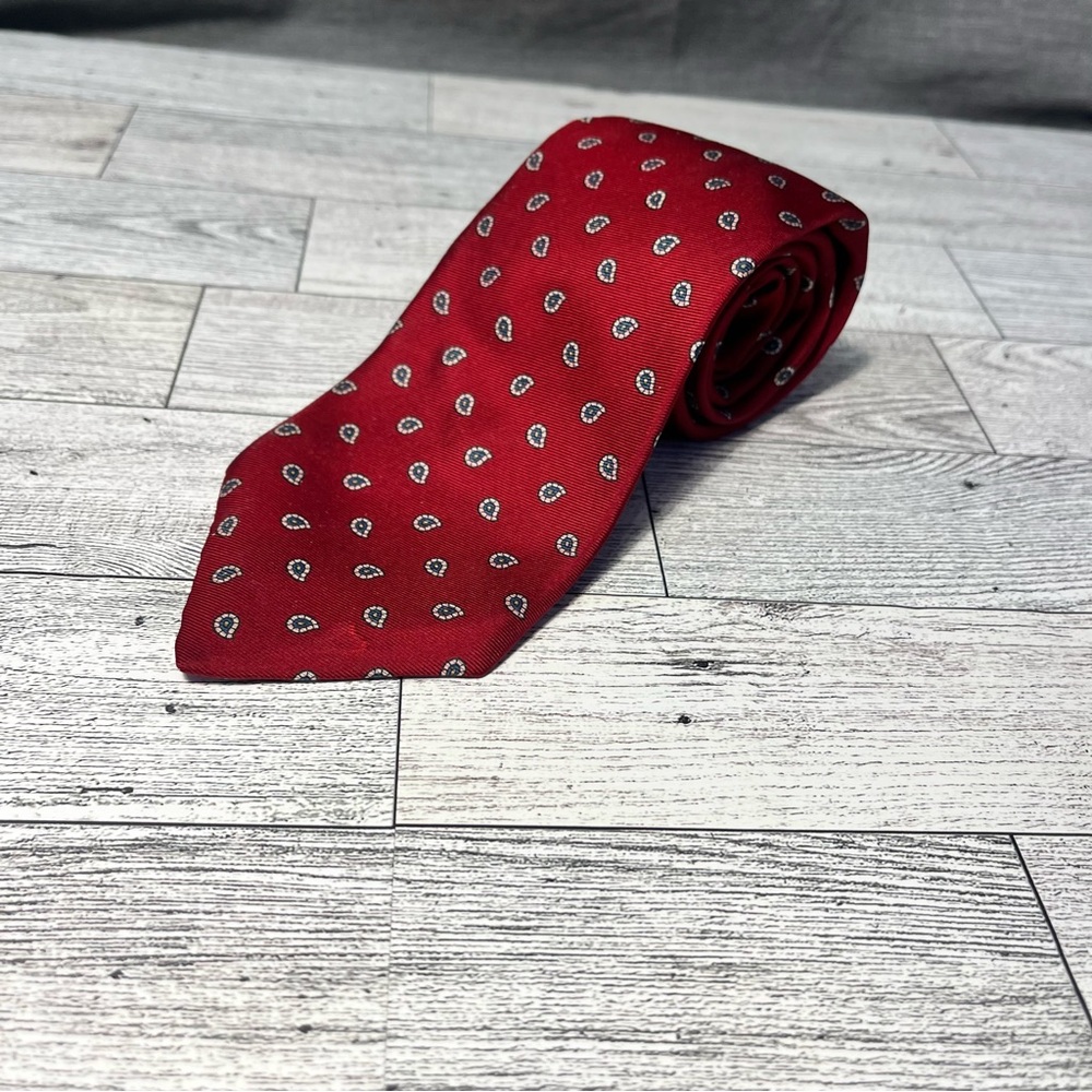 Vintage Tiecrafters Men’s Tie Red With Paisley Shapes Italian All Silk Handmade